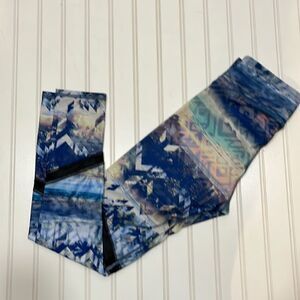 American Eagle patterned high rise leggings